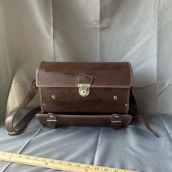 Vintage Brown Briefcase/camera bag with Metal Clasp and Sturdy Handle made: USA - Picture 1 of 11